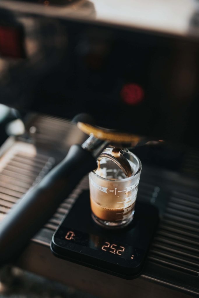 Espresso Extraktionszeit durch Unterstützung Timer / Waage
